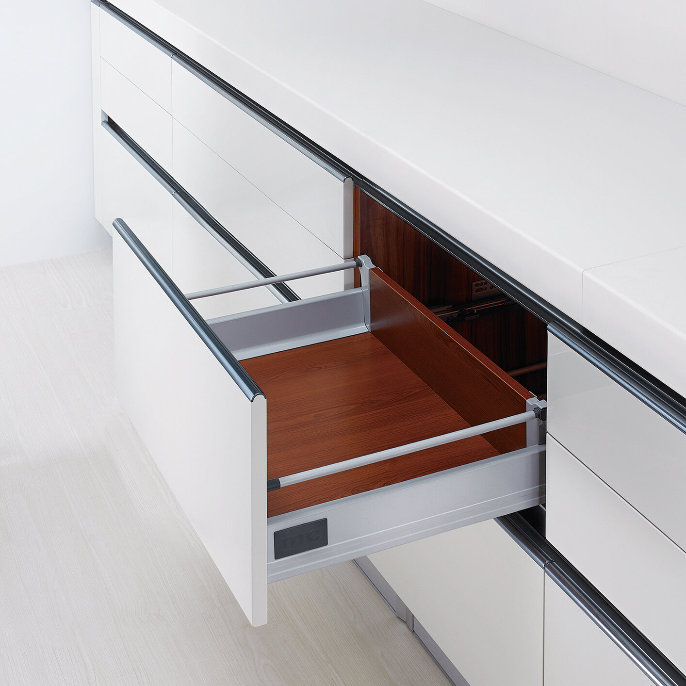 Doublewall Deep Drawer, with 1 Round Rail and 83mm Drawer Height